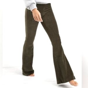 Aerie Groove on Ribbed Velour Flare Dark Green Pull on Pants/ Size large